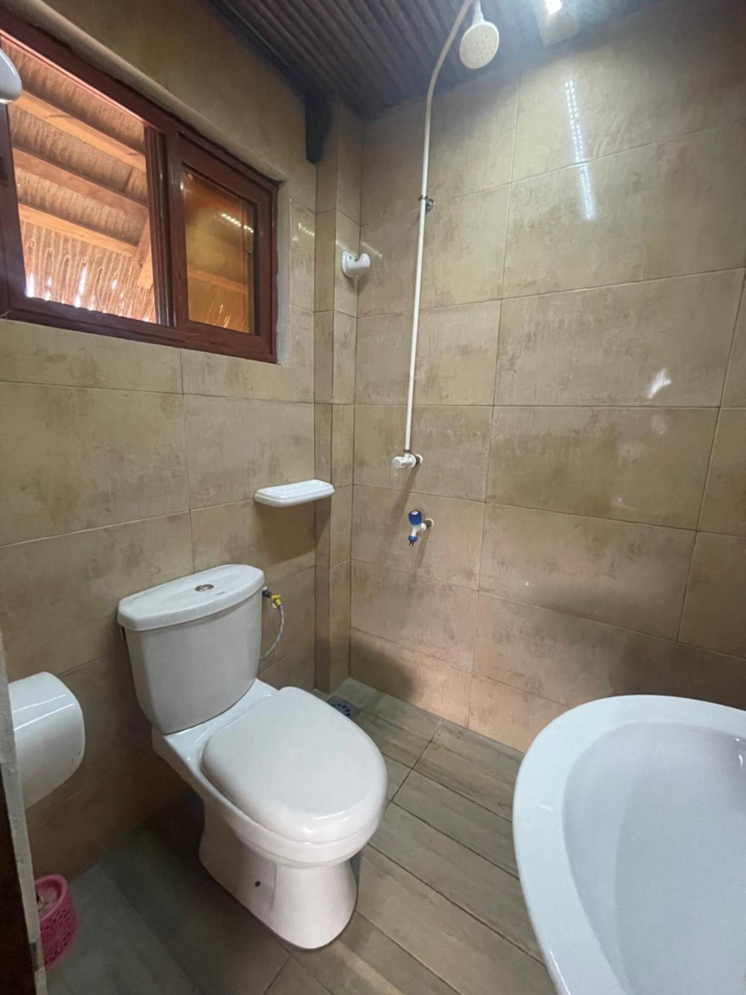 Tata Beach Hotel Котону Екстериор снимка